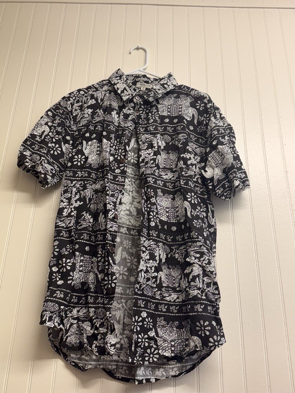 Earthbound Trading Black & White Elephant Print Shirt Men's Small